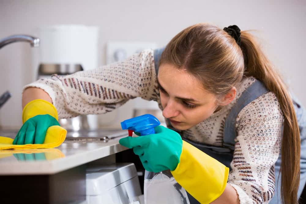 Cleaning kitchen hob