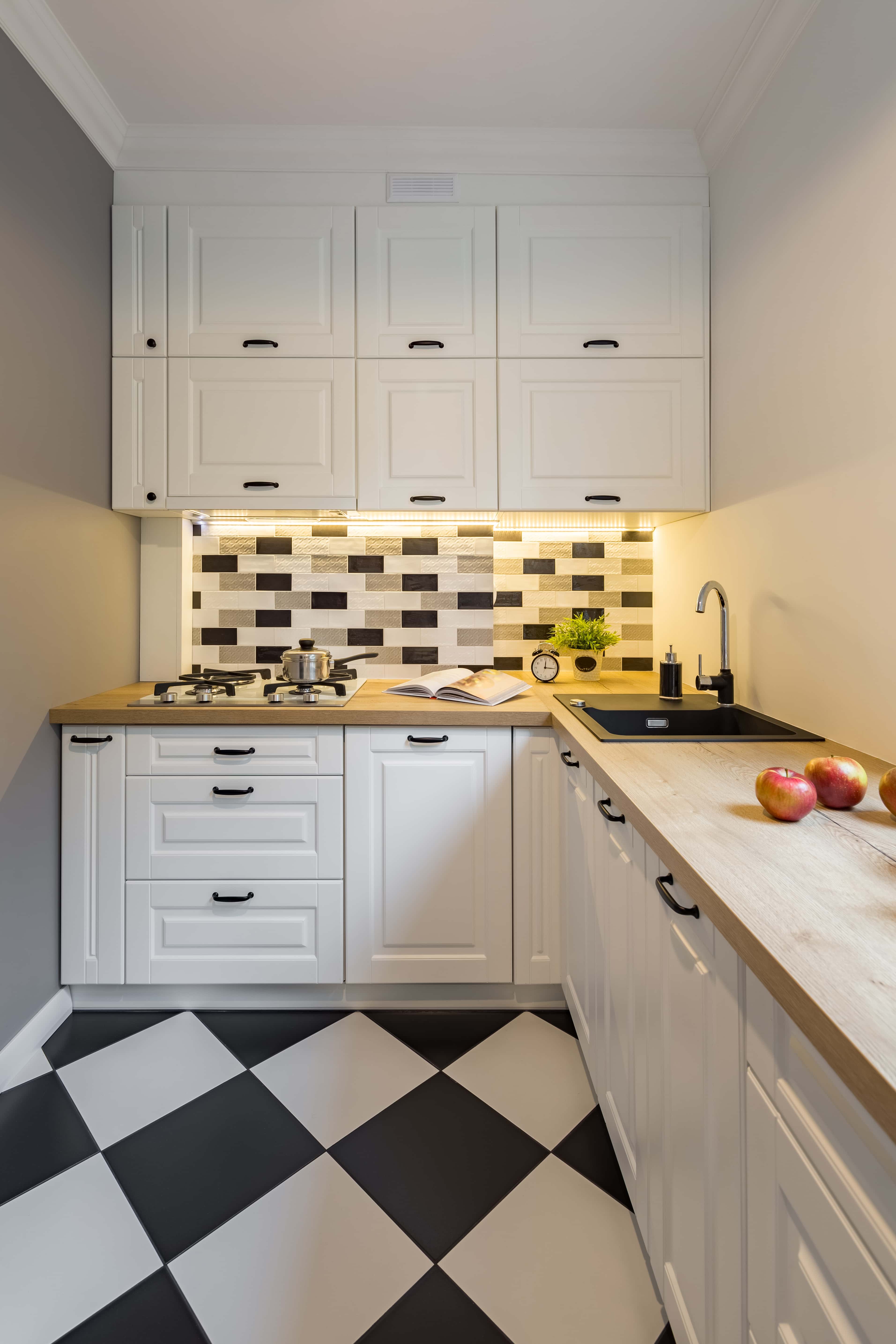 kuchni pavimento cucina galley remont modernas homelane piastrelle assoalho telhas cozinha kuchnia pequeña nowa od shelves