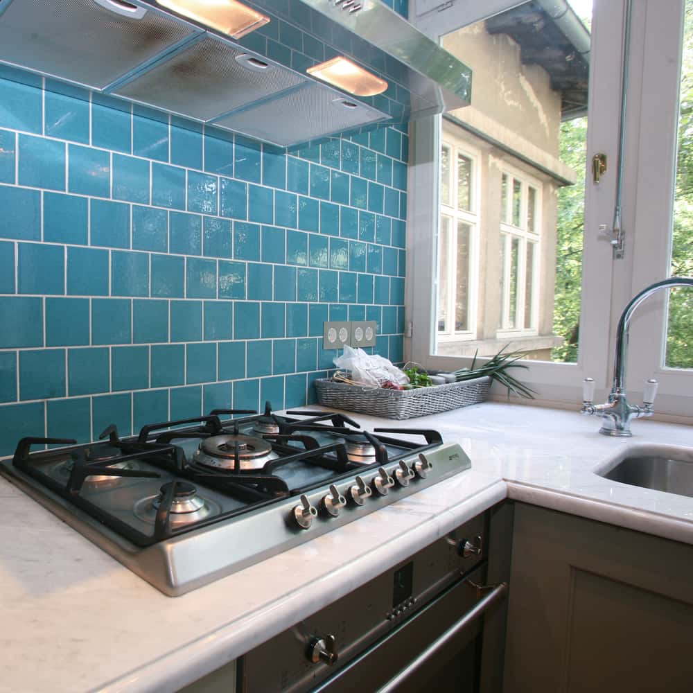 5 Key Tips to Remember When Selecting Kitchen Tiles - HomeLane Blog