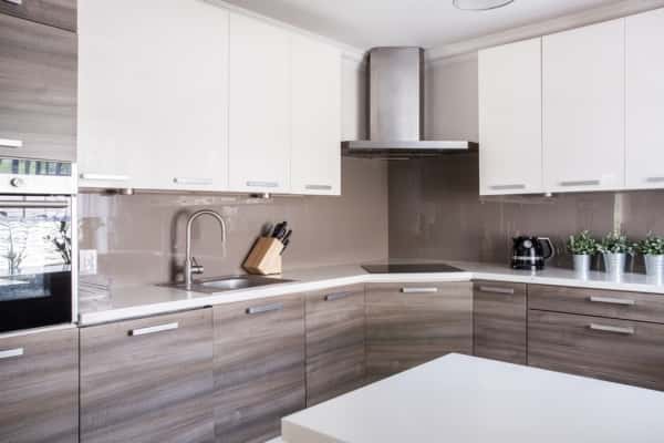 modular kitchen vs carpenter made kitchen