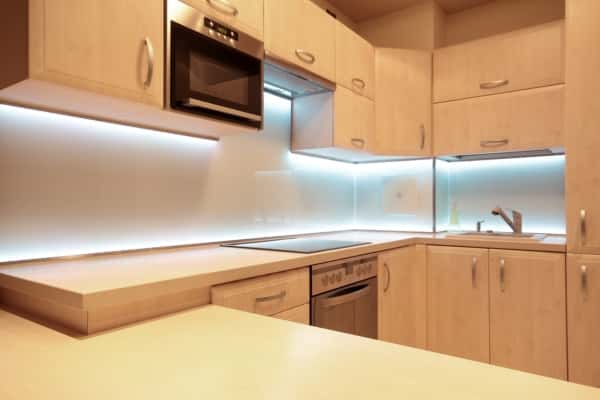 Kitchen backsplash lighting 