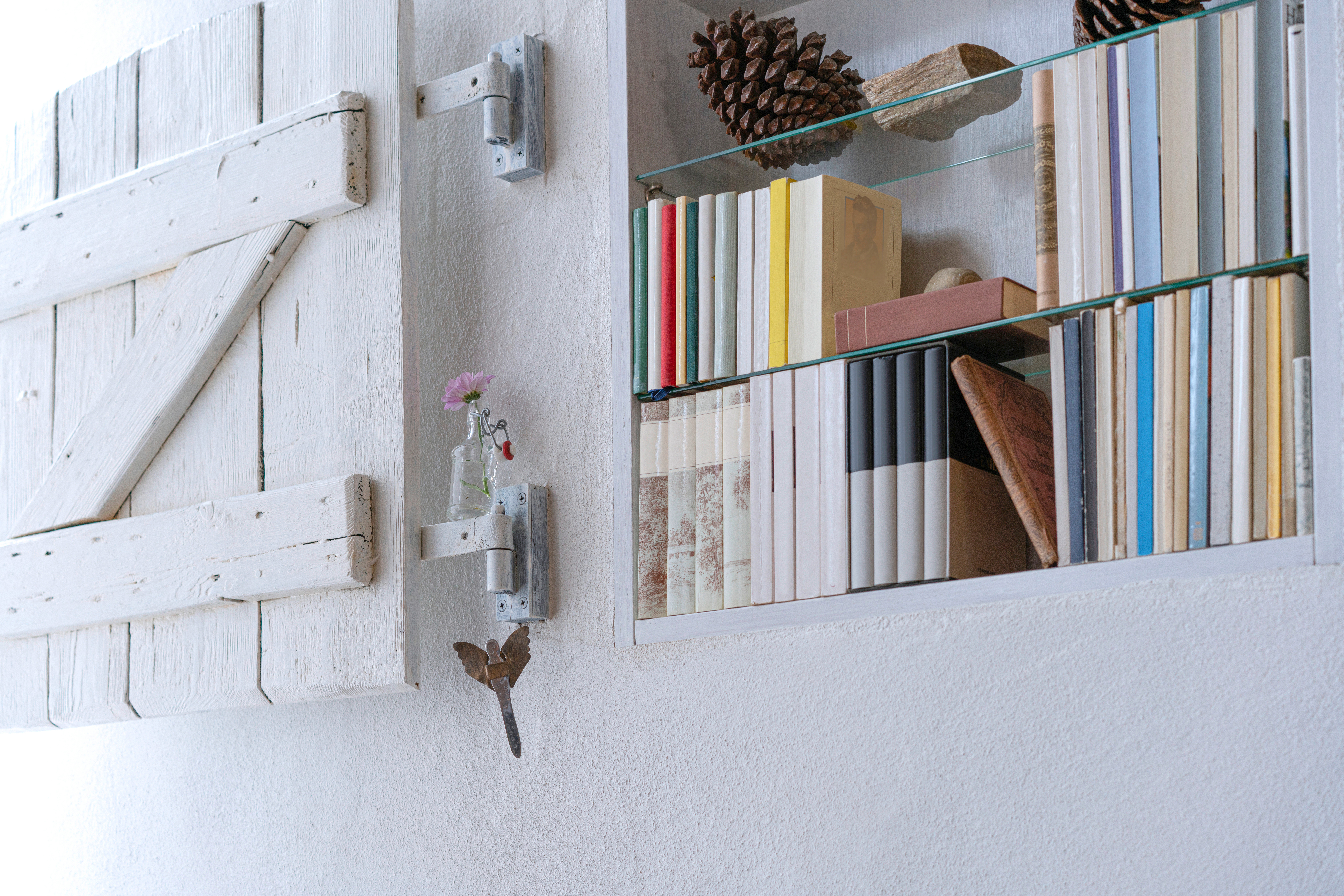 wall mounted bookshelf designs