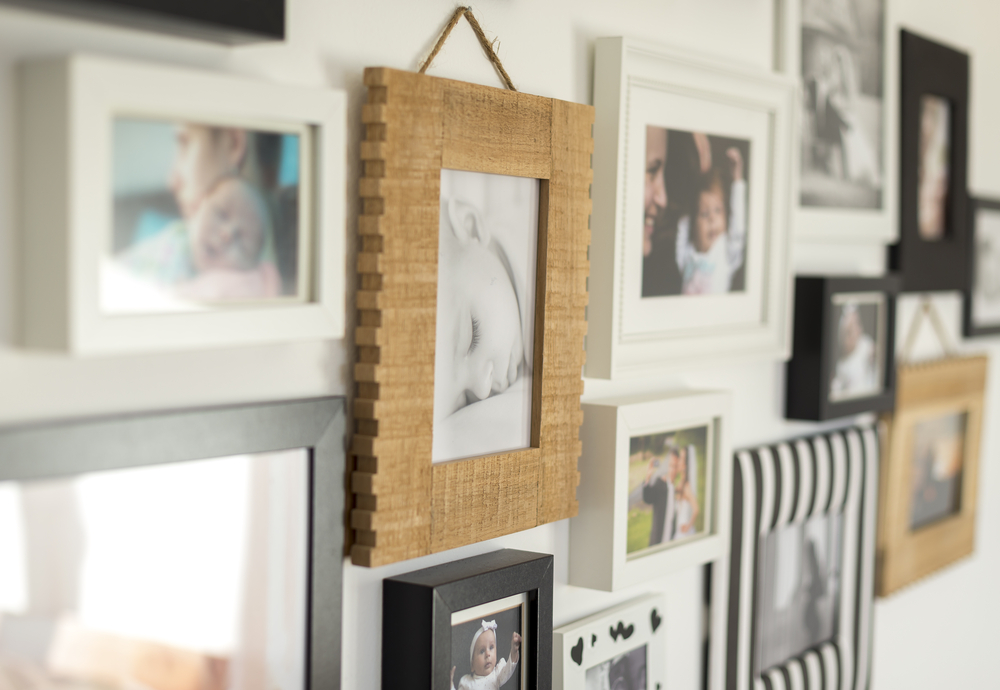 How to decorate home with photo frame 