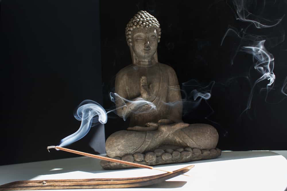 tips for keeping a buddha statue at home