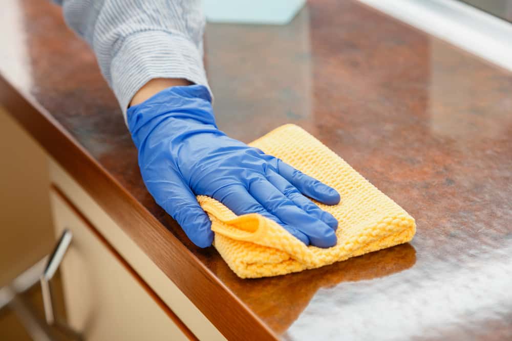cleaning laminate countertop
