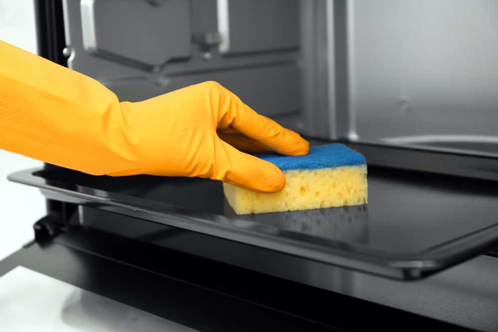 cleaning dirty oven
