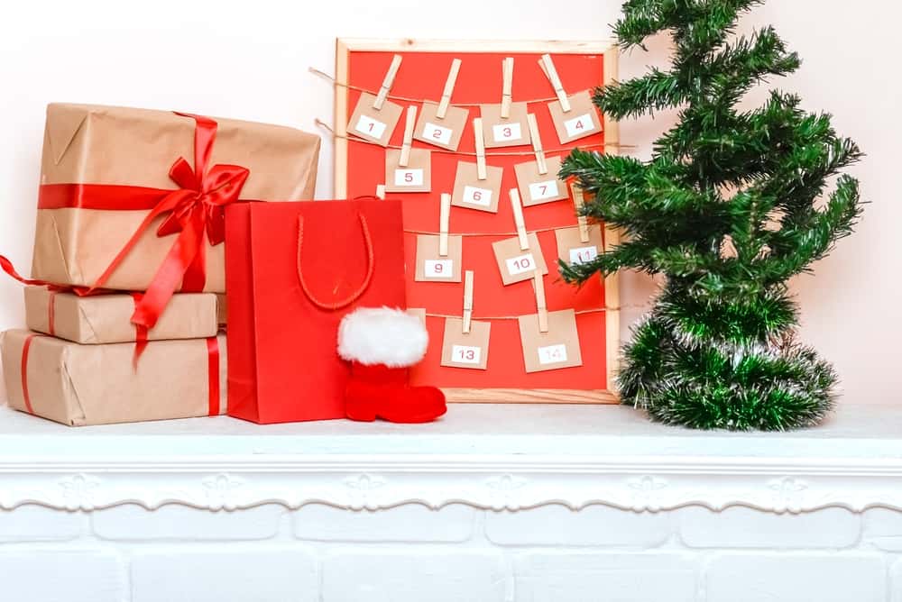 christmas home decor ideas with banners