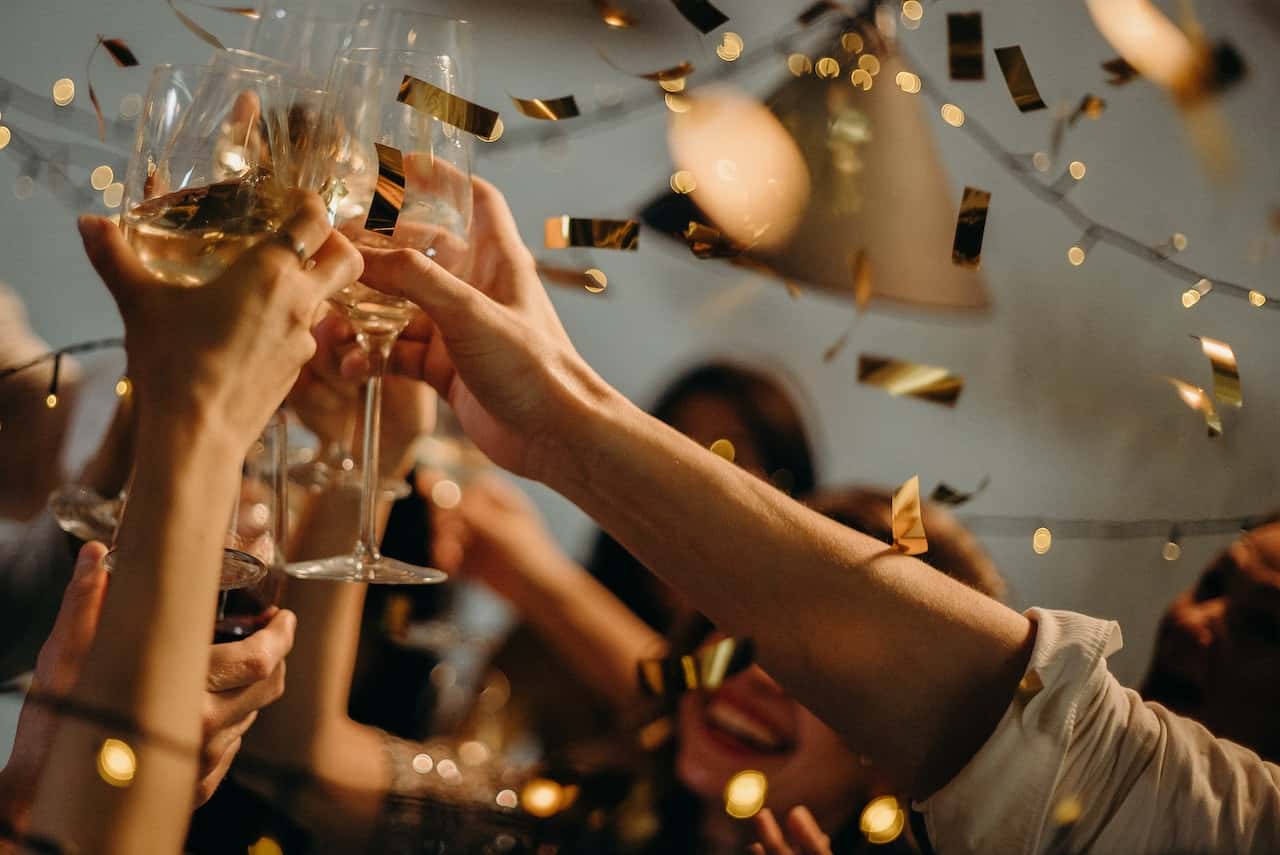 tips to throw a christmas party like a boss