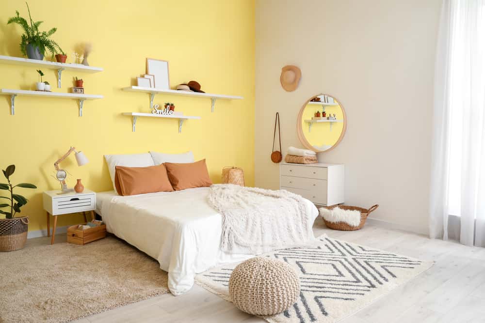 The Latest Yellow Bedroom Designs For A Joyful Renovation Homelane Blog - Light Yellow Wall Decor Ideas