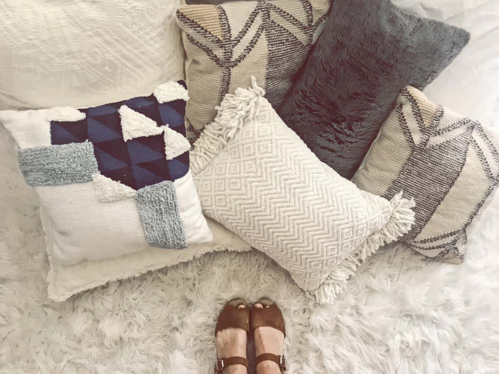 How to Mix & Match Pillows on a Sofa