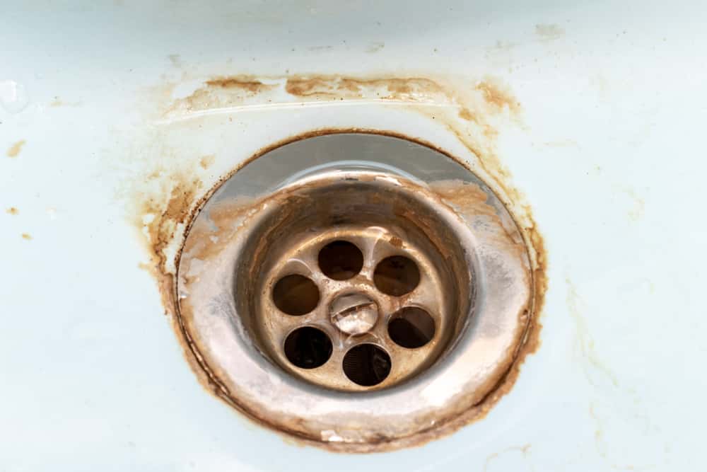 cleaning rust from washbasin
