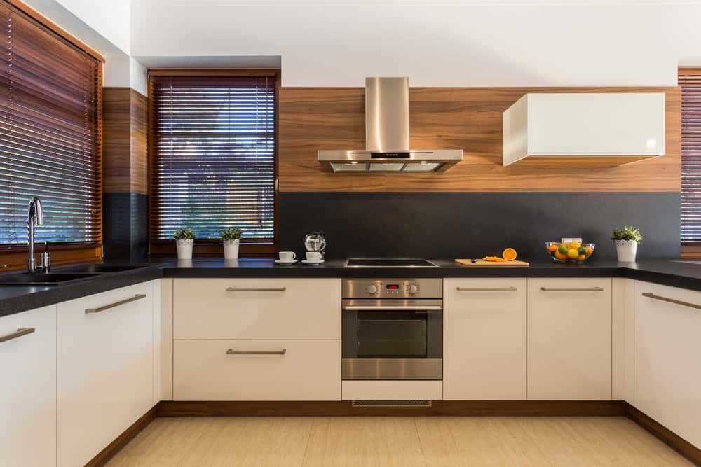 shutterstock 249022960 - Het juiste ontwerp voor uw keuken: U-vormig versus.  Parallelle keuken