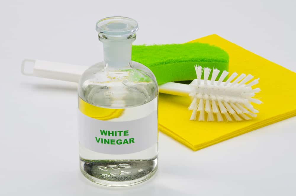 vinegar for cleaning wooden kitchen cabinets