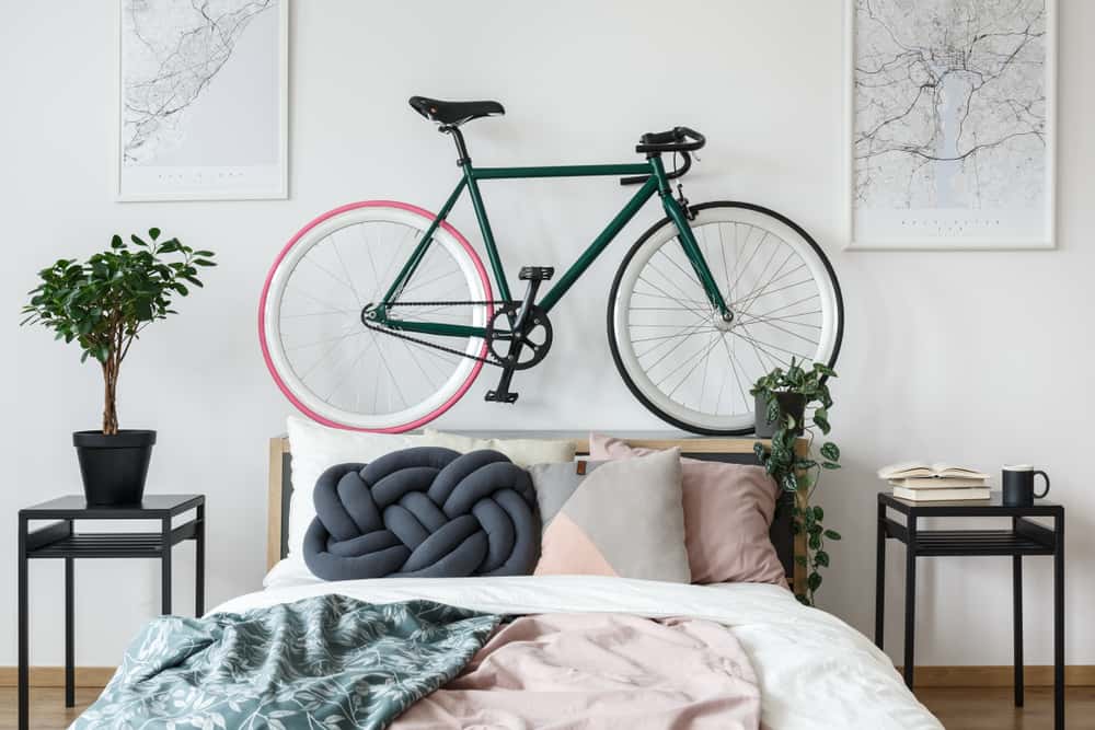 how to hang cycle on the walls