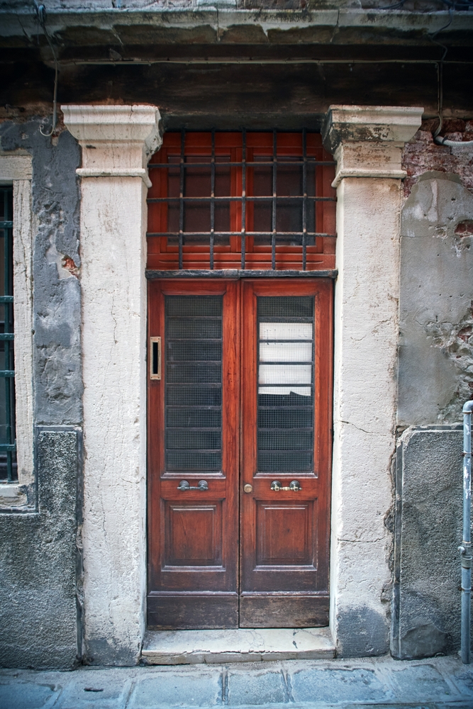 main door-attached window glass design