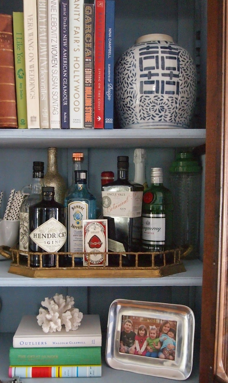 bookcase mini bar design 