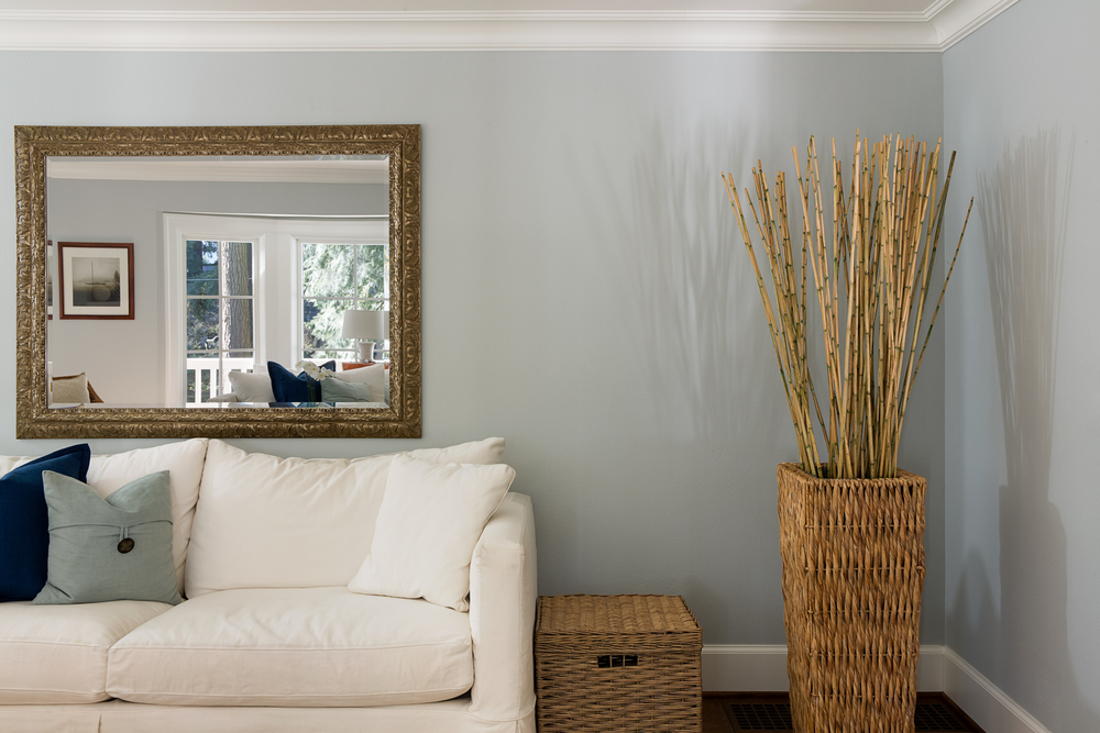 6 Ways of Decorating Your Living Room with Mirrors - HomeLane Blog