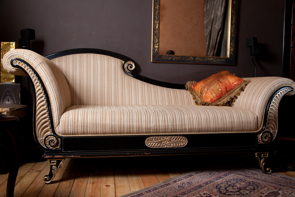 Curate The Best Antique-Themed Interiors With Wooden Sofa Set Designs -  Homelane Blog