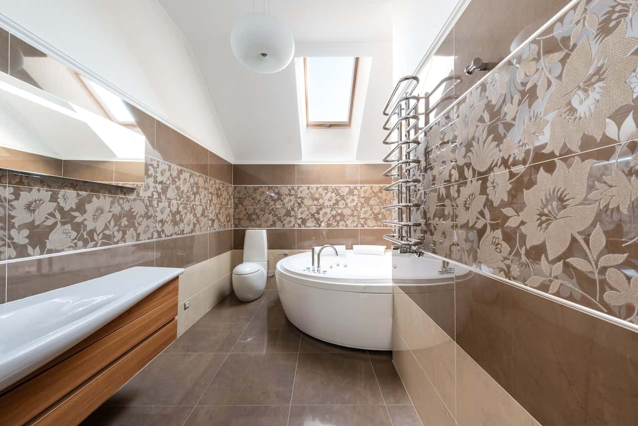 bathroom design with natural skylight
