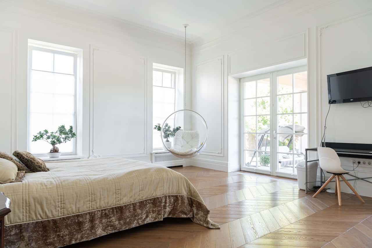 bedroom design with stylish swing