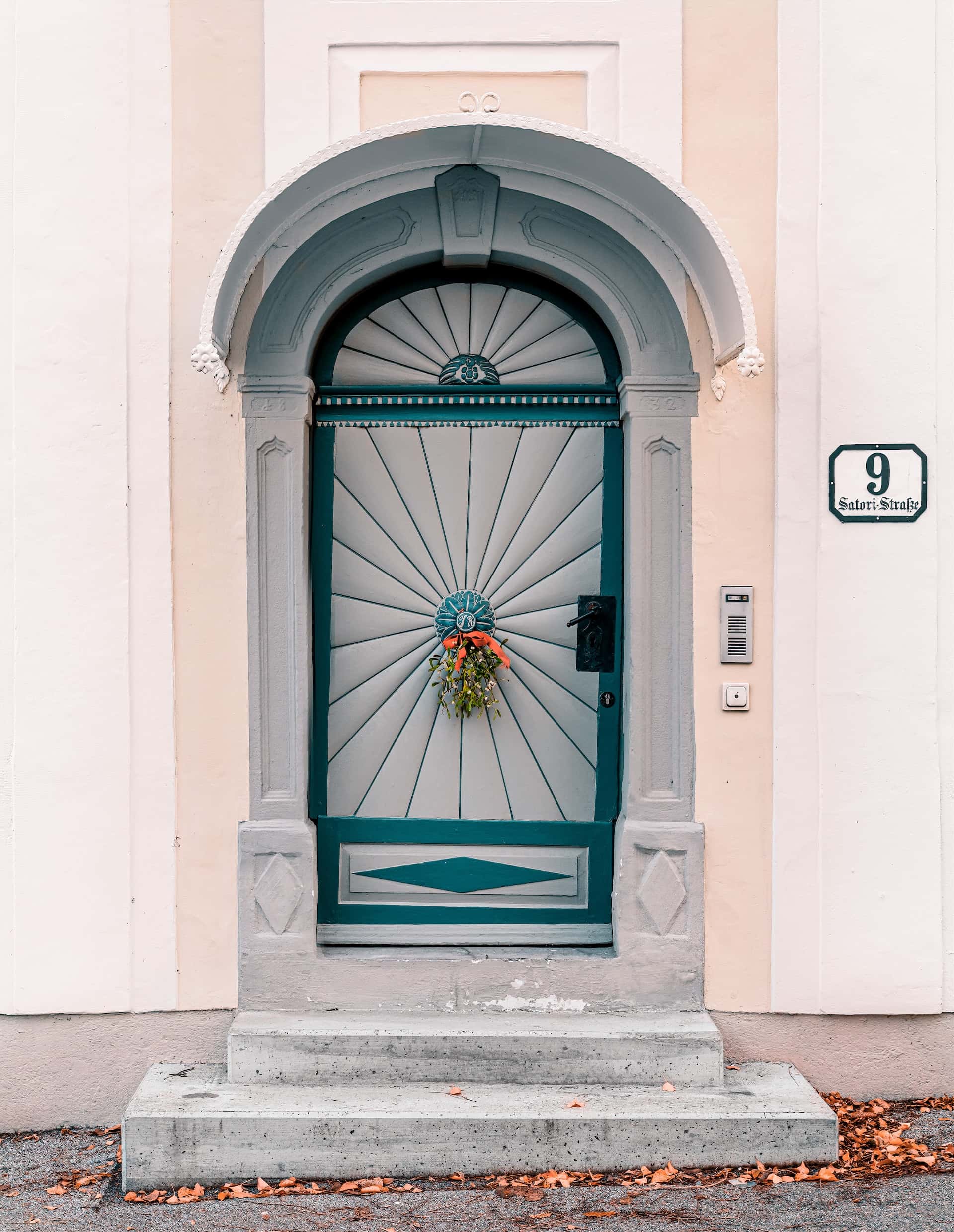 beautiful and unique round door