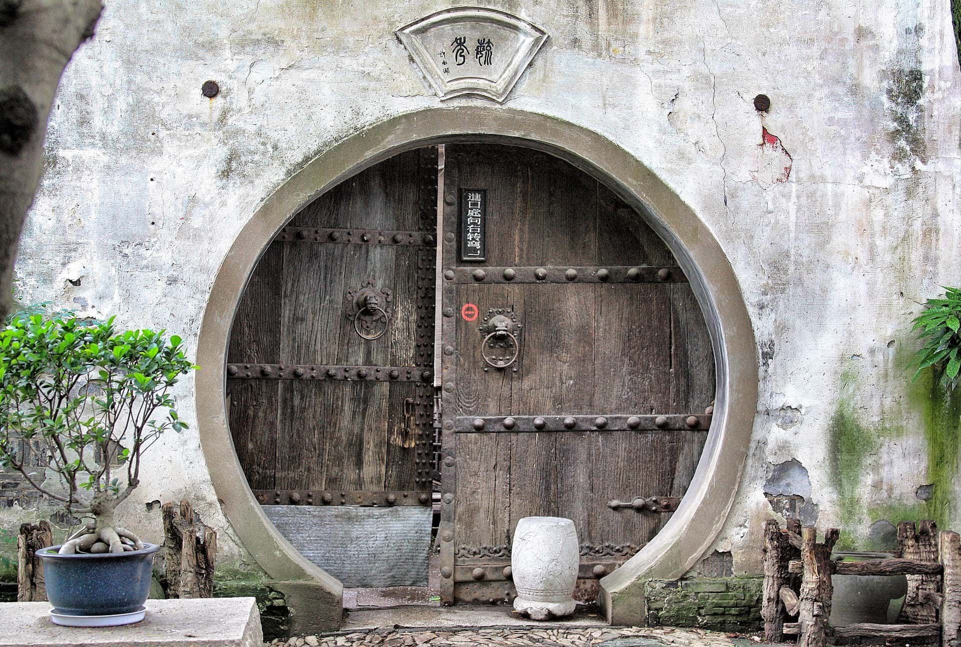 chinese style round door