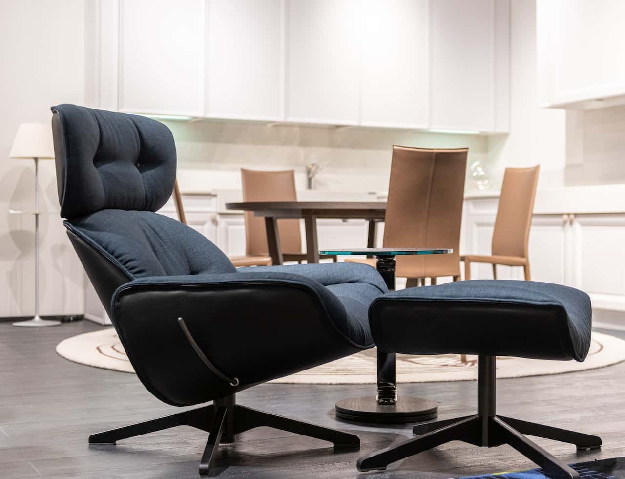 eames-style lounge chair