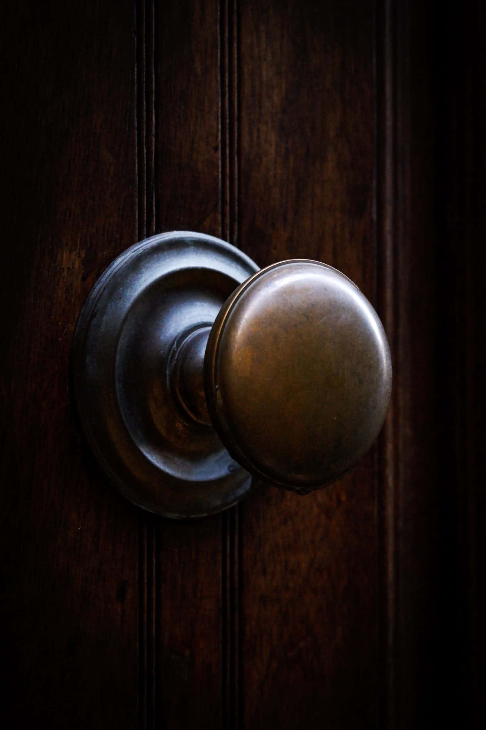 knobs versus door handles