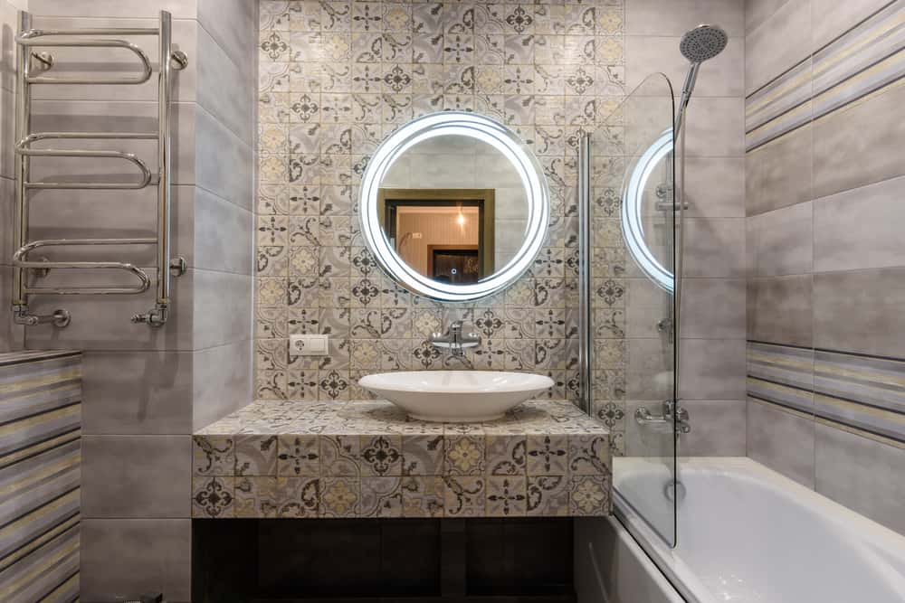 minimalistic patterned bathroom tiles