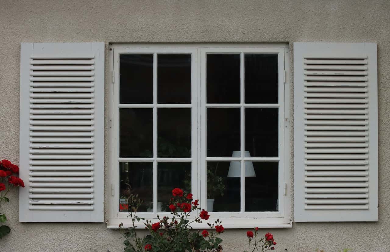 minimalistic window shutter design