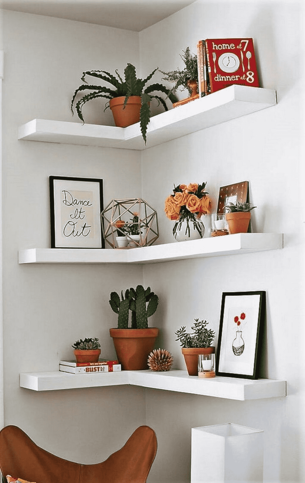 plain floating corner shelf - 13 ideeën om een ​​hoekplank voor de woonkamer te stylen