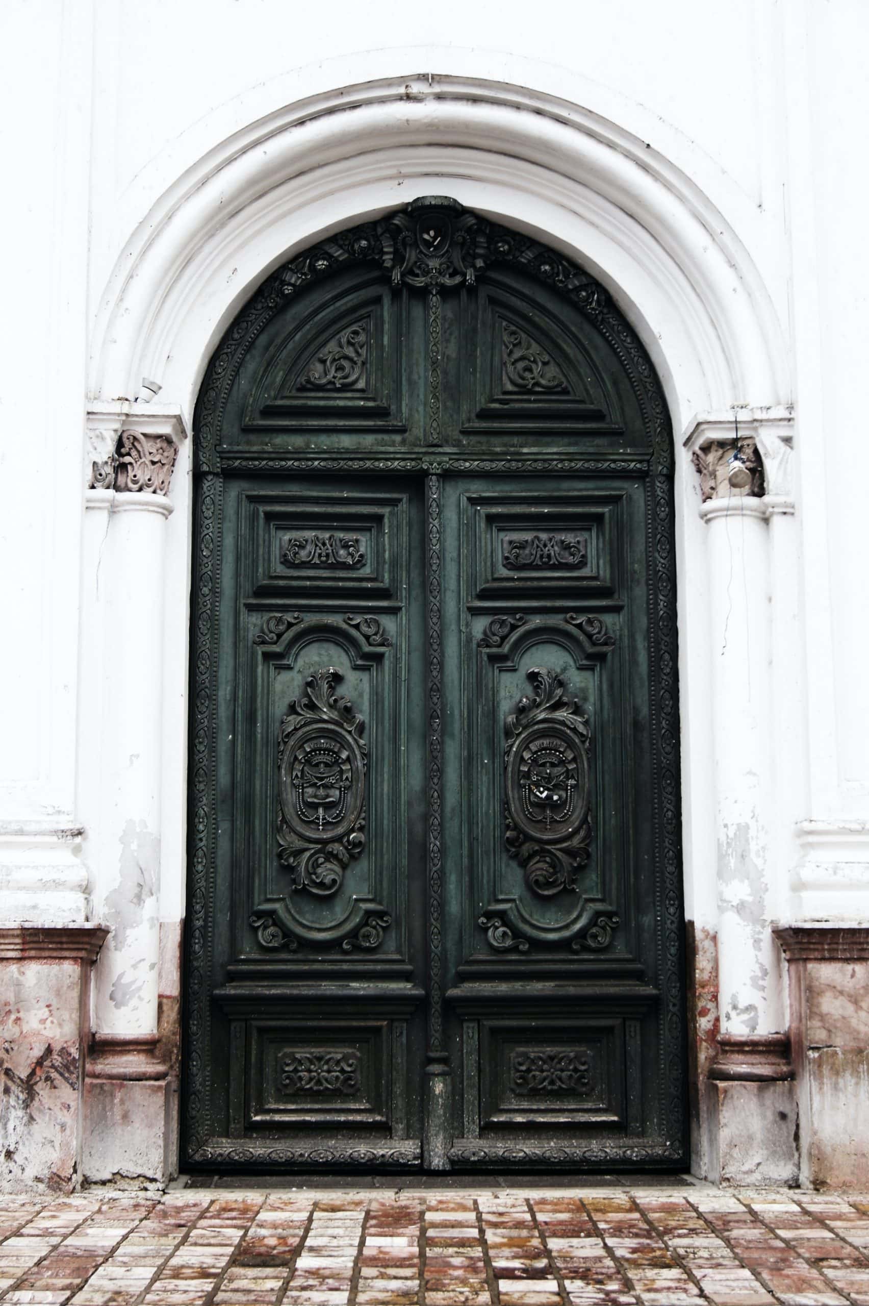 semi-rounded door