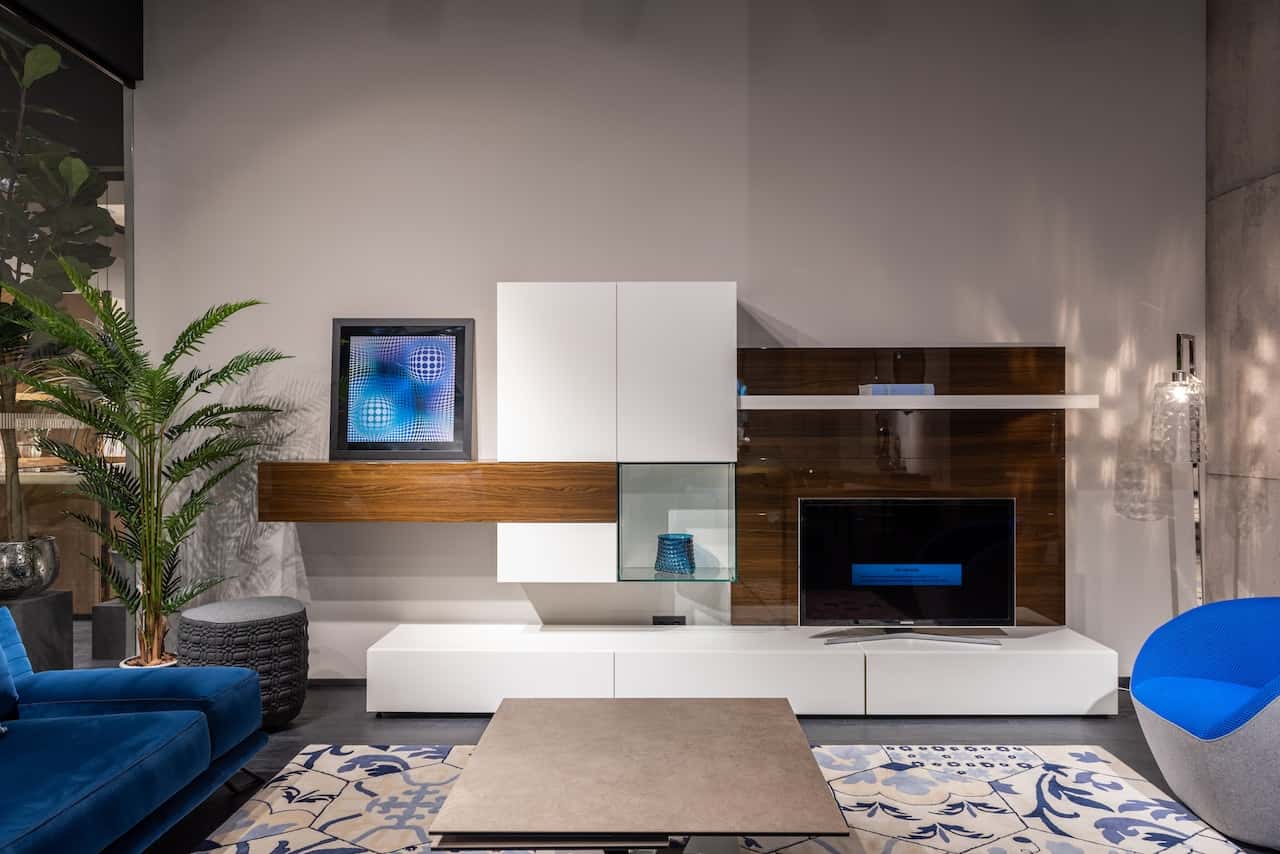 vibrant storage wall for tv - 10 ideeën voor tv-meubels om uw woonkamerinrichting te versterken