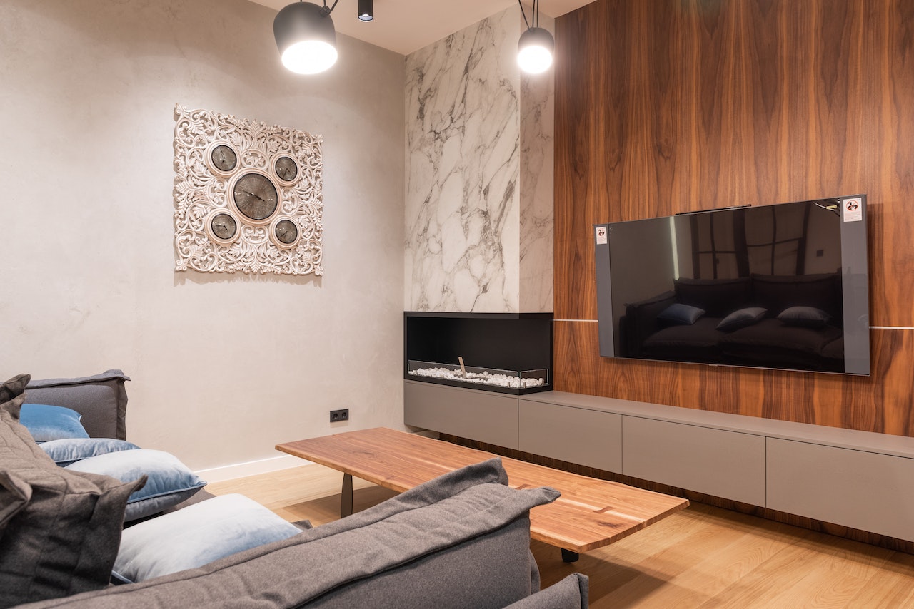 wood and marble for tv unit décor - 10 ideeën voor tv-meubels om uw woonkamerinrichting te versterken