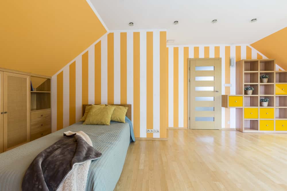 yellow stripes wall paint