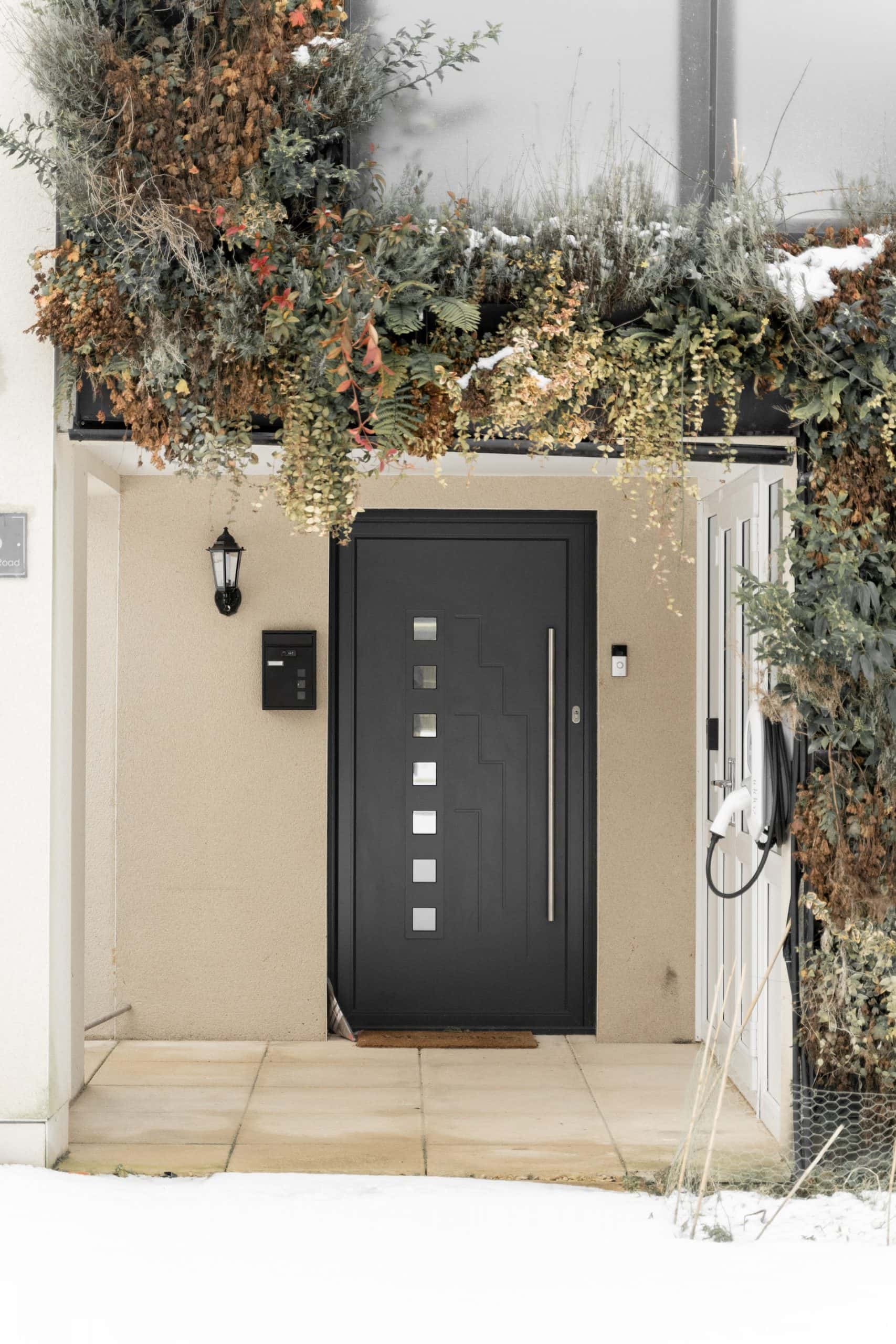 aluminium door designs scaled - 7 meest levensvatbare en hoogwaardige aluminium deurontwerpen voor uw huis