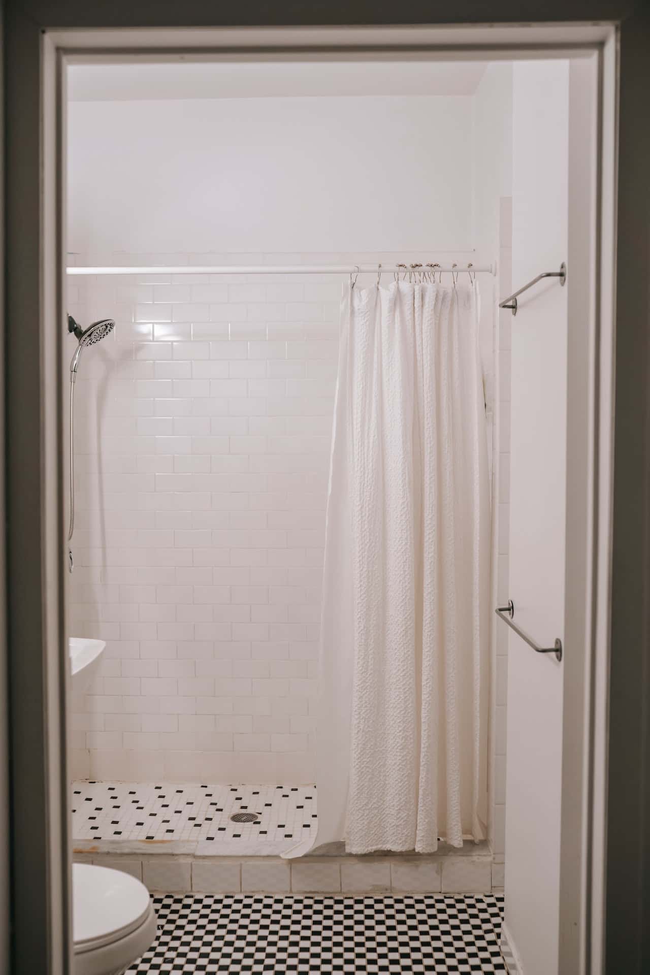 doorless showers with curtains