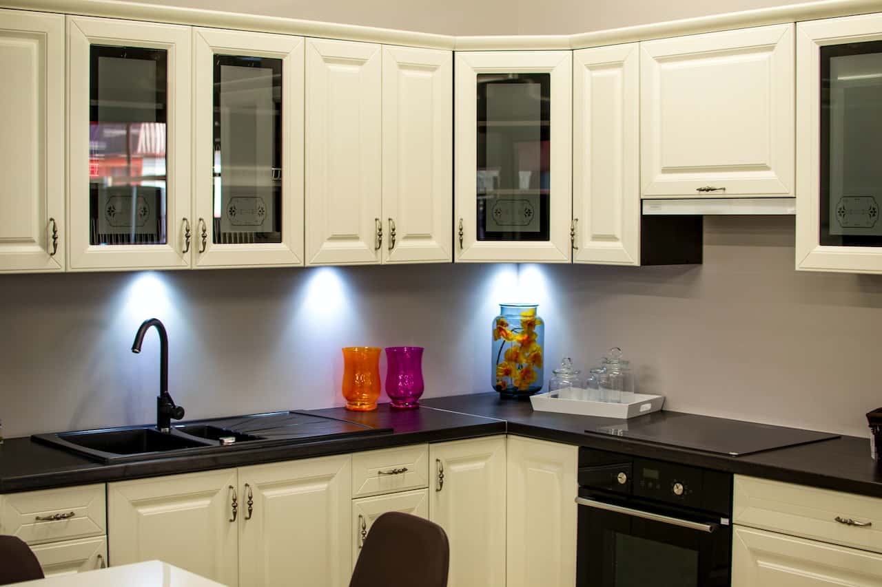 kitchen lighting - Slimme verlichtingsideeën voor keukenkasten om uw keukenruimte op te fleuren