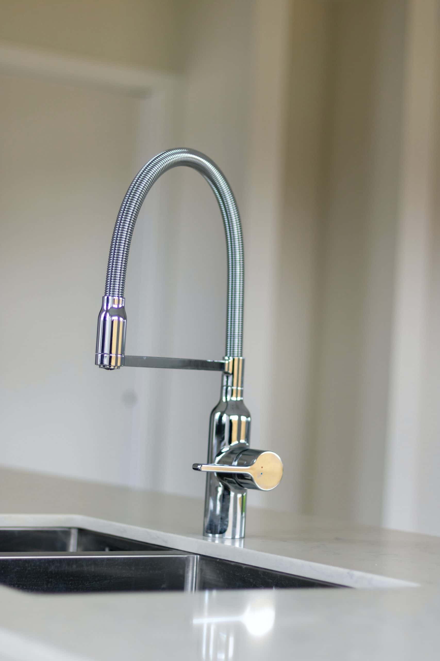 minimal kitchen faucet design