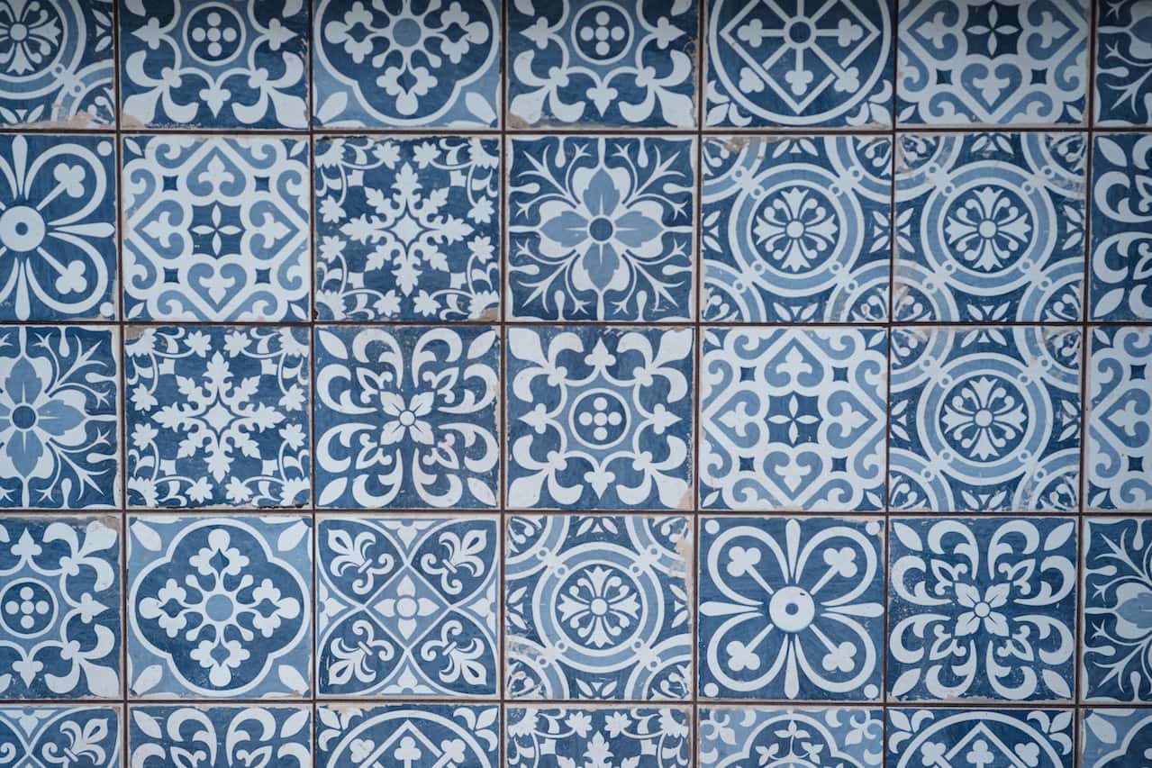 navy blue motifs front wall tile