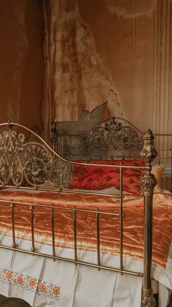 wrought-iron single bed