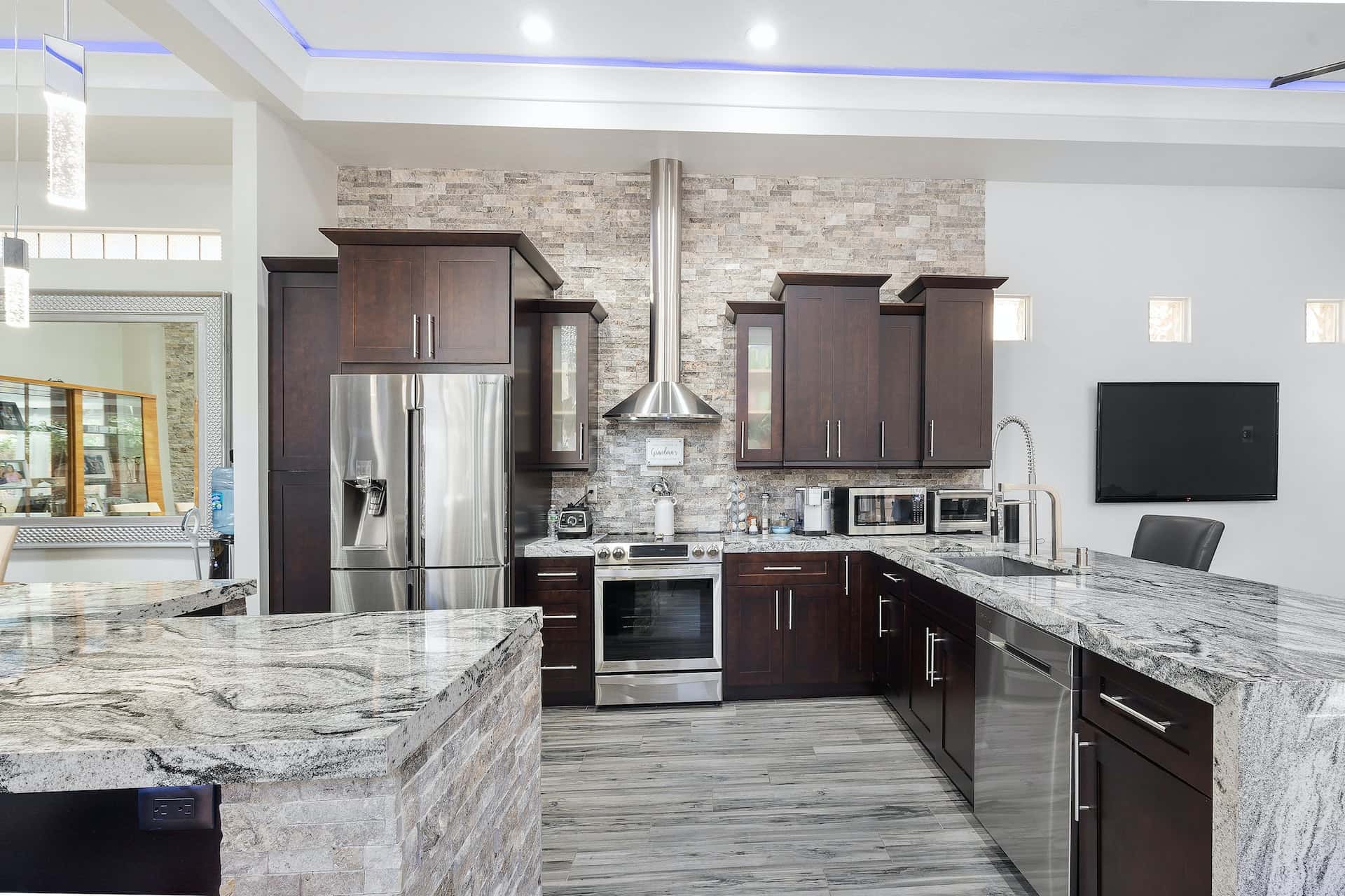marble kitchen design - Gebruik deze 25 luxe bungalow-interieurontwerpideeën om uw ruimte naar een hoger niveau te tillen