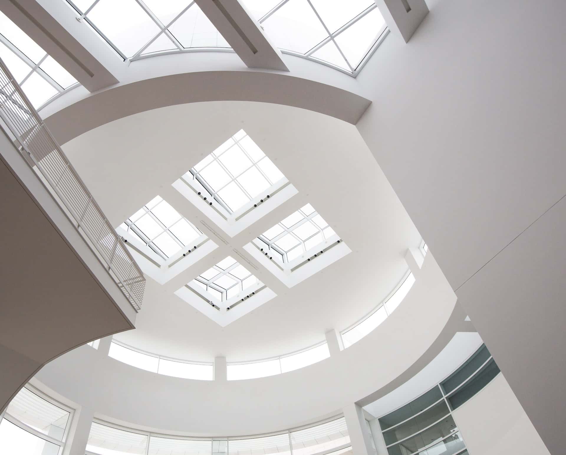 round ceiling designs with glass partitions