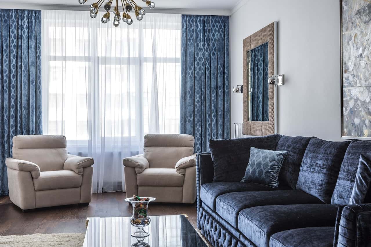 velvet or silk upholstery designs - Gebruik deze 25 luxe bungalow-interieurontwerpideeën om uw ruimte naar een hoger niveau te tillen