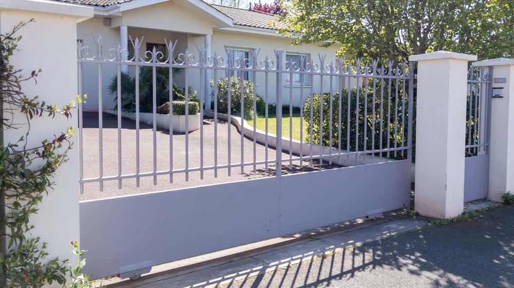 minimalist main gate pillar design